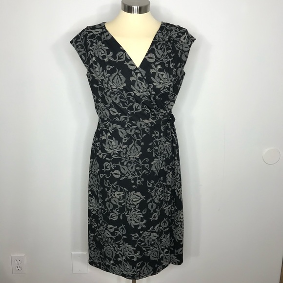 LOFT Dresses & Skirts - Ann Taylor Loft Petite Floral Wrap Dress